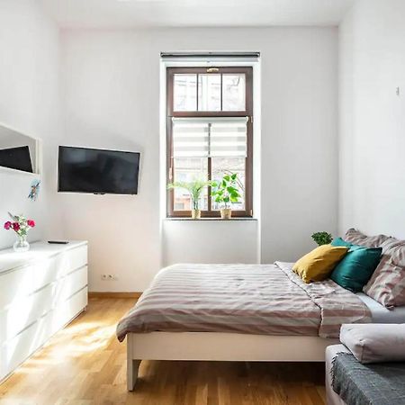 Discover Krakow Apartments - 5 Borowickiej St - Studio Next To Opera And Unity Centre Extérieur photo