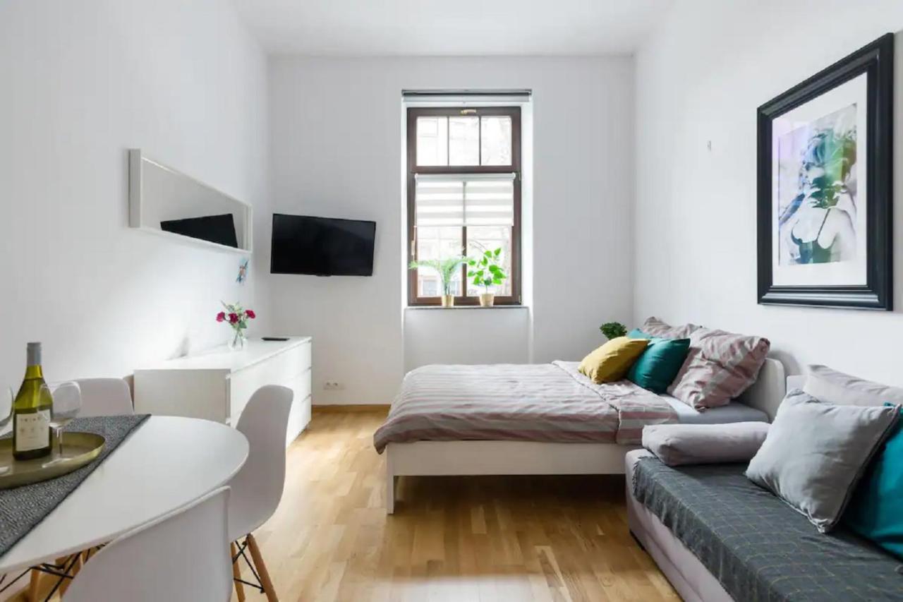 Discover Krakow Apartments - 5 Borowickiej St - Studio Next To Opera And Unity Centre Extérieur photo