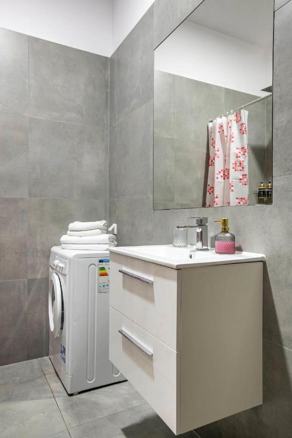Discover Krakow Apartments - 5 Borowickiej St - Studio Next To Opera And Unity Centre Extérieur photo