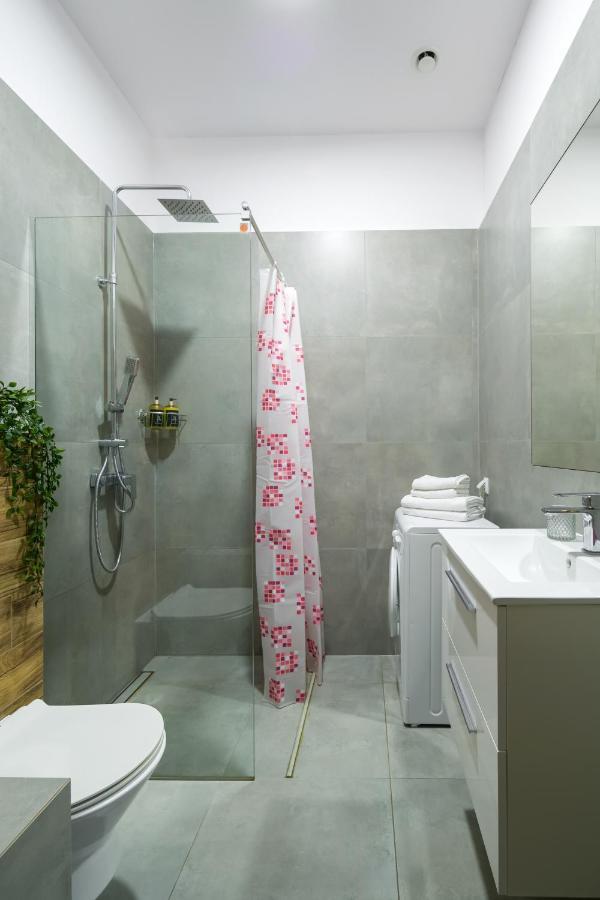 Discover Krakow Apartments - 5 Borowickiej St - Studio Next To Opera And Unity Centre Extérieur photo