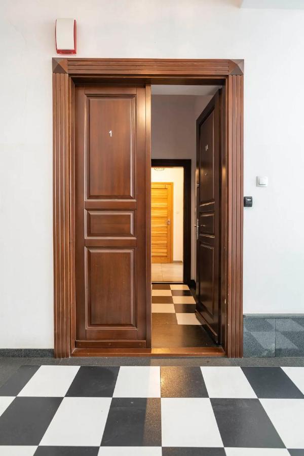 Discover Krakow Apartments - 5 Borowickiej St - Studio Next To Opera And Unity Centre Extérieur photo